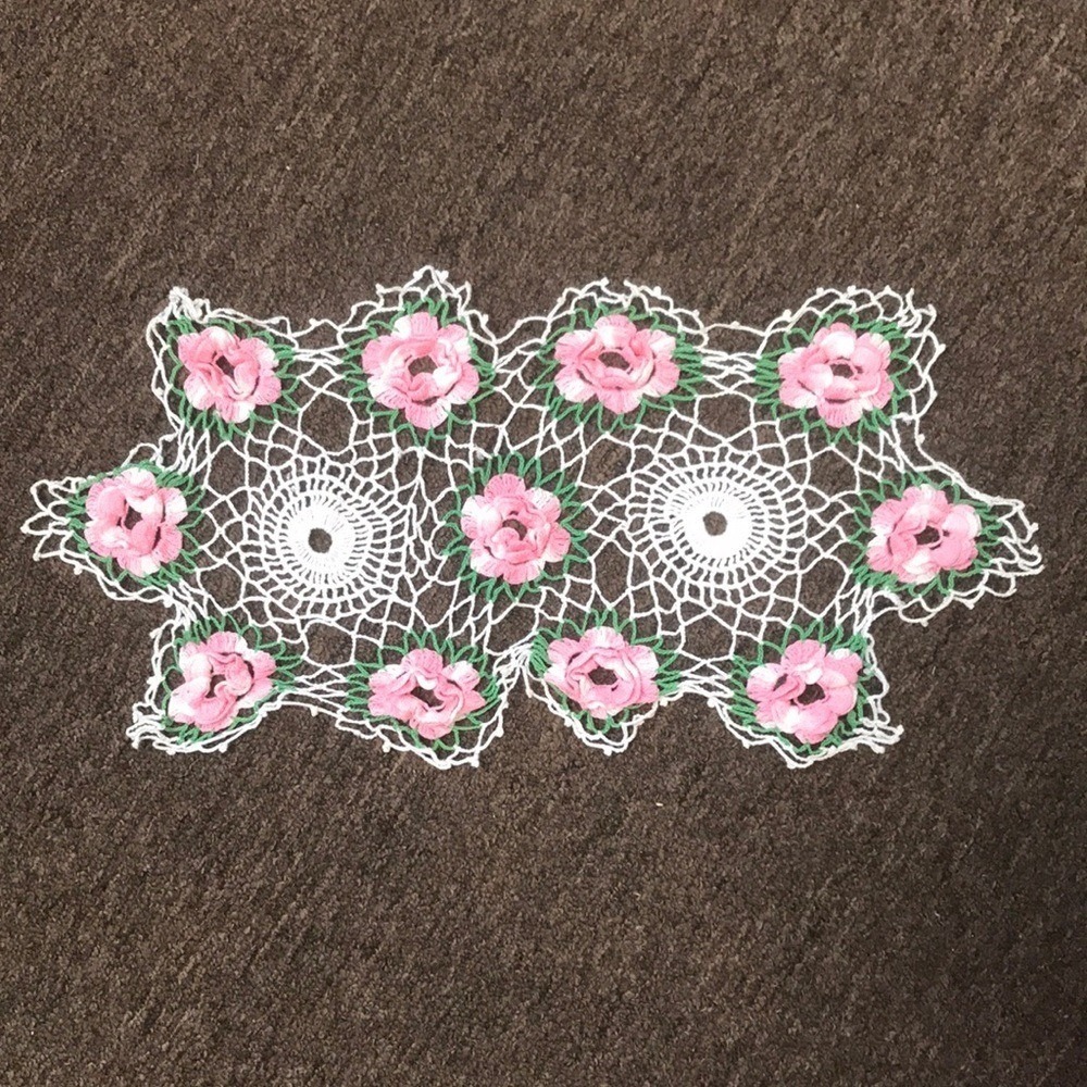 Vintage Crochet 3D Pink Rose Doily Runner‎